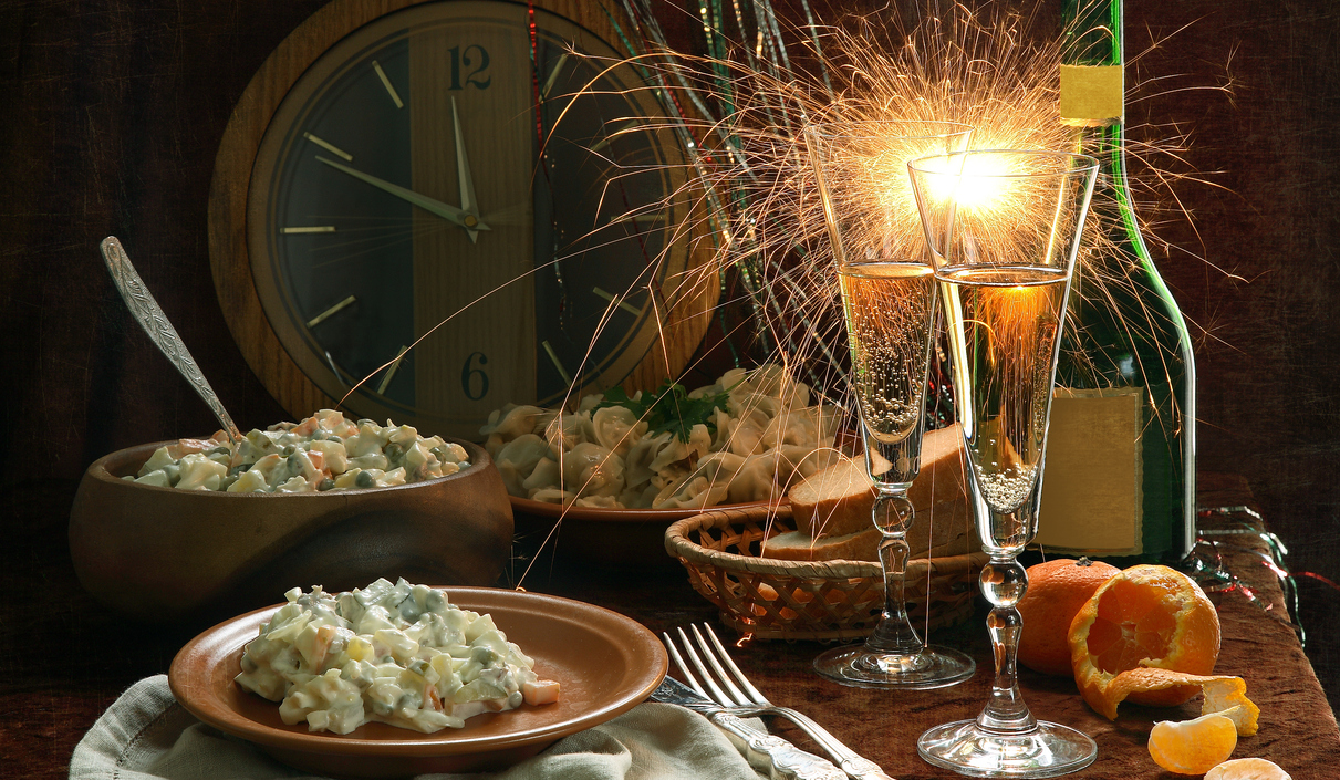 Переедание в праздники: причины, последствия и как избежать