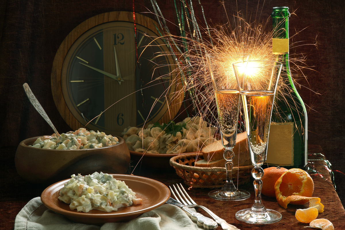 Переедание в праздники: причины, последствия и как избежать